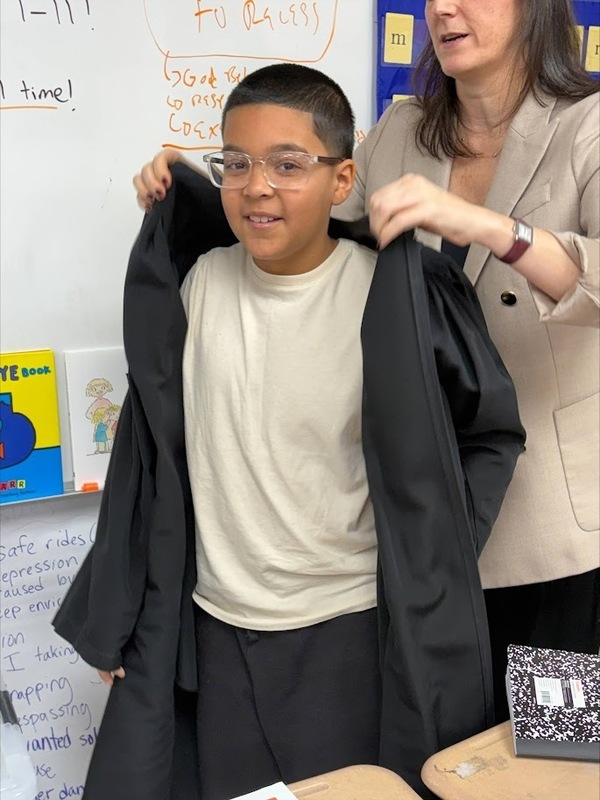 Attorney Ed Wilson Jr. presents to the 5th grade students