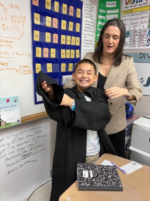 Kennelly Students don the judge's robes