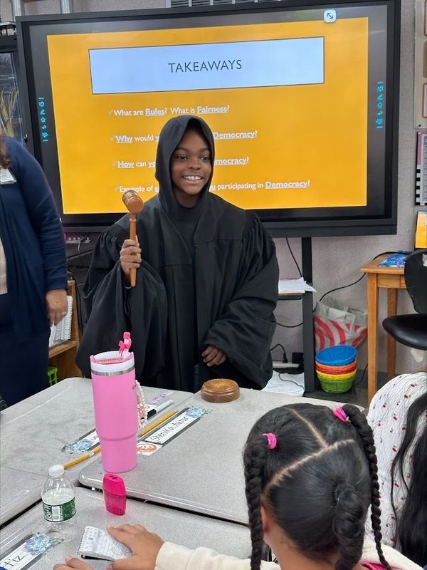 Kennelly Students don the judge's robes