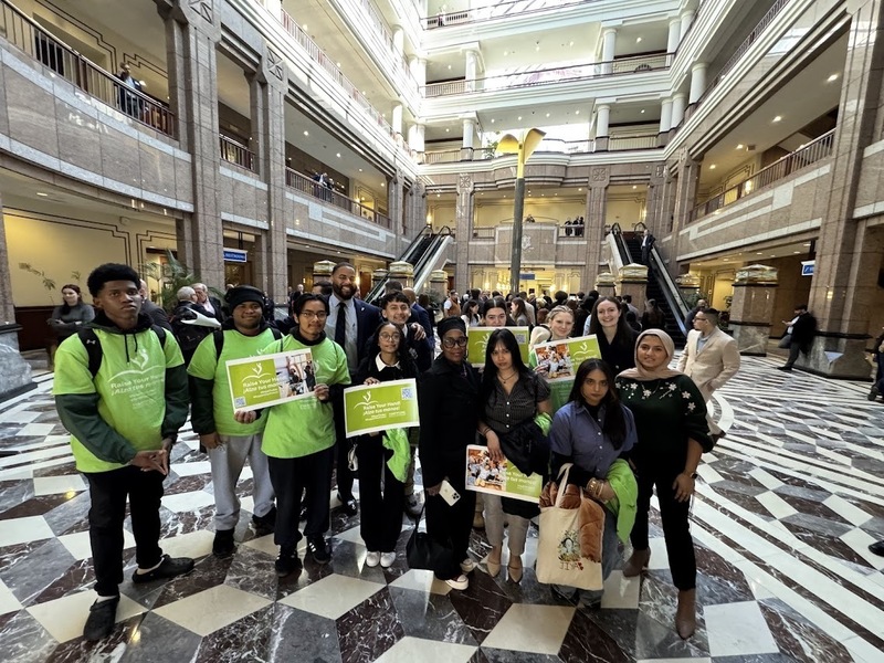 Students and Super at LOB