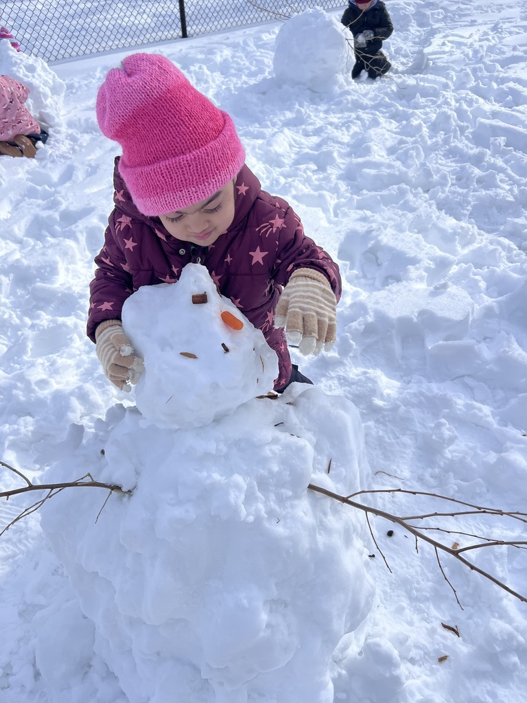 Fun times in GSRP Pre-k! Children worked together to make snowmen! ⛄️❄️
