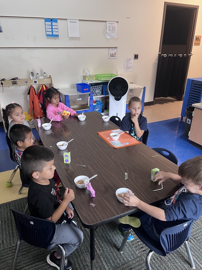 pre k students eat their homemade apple sauce creations