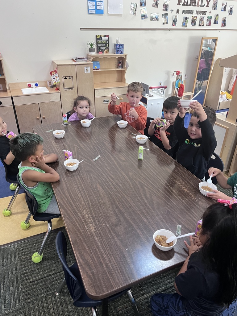 pre k students eat their homemade apple sauce creations