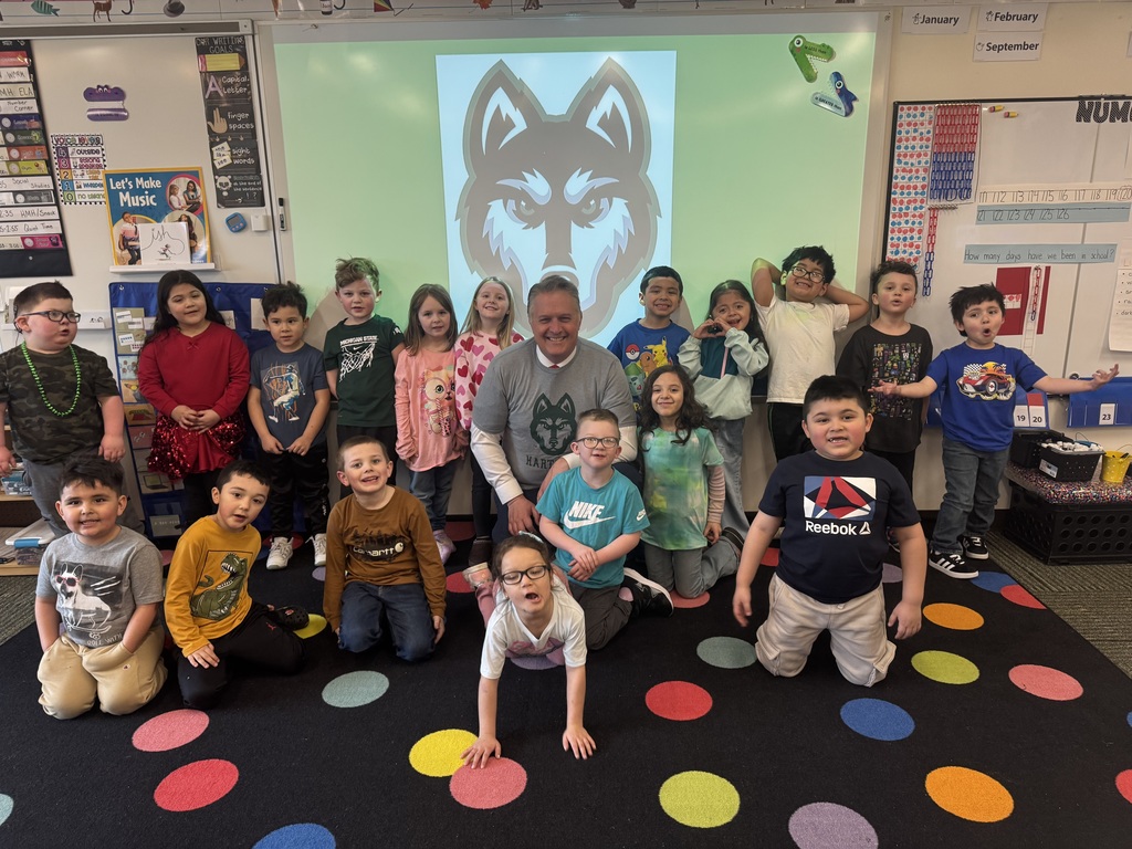 WWMT's Kirk Mason poses with a kindergarten class