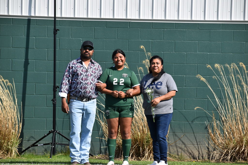 senior lizeth and her family