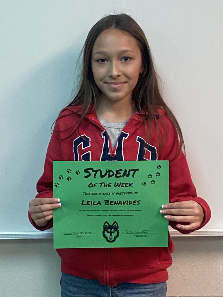 leila benavides with her hms student of the week certificate