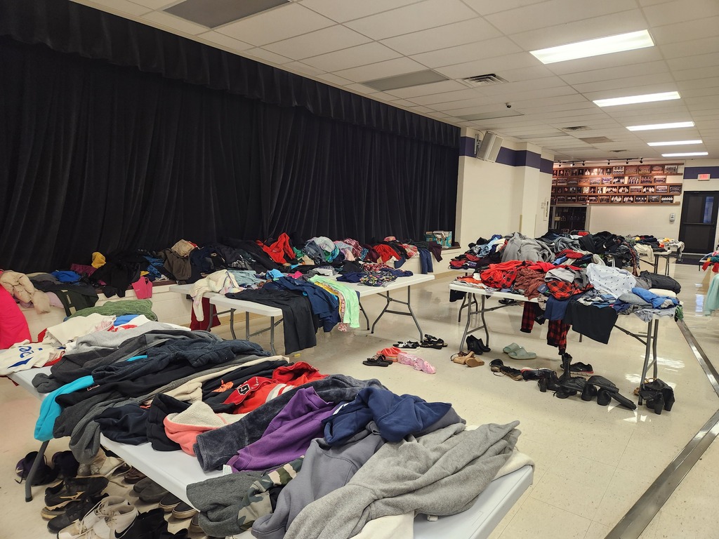 Days of Giving : Free Shopping 8-2 today!