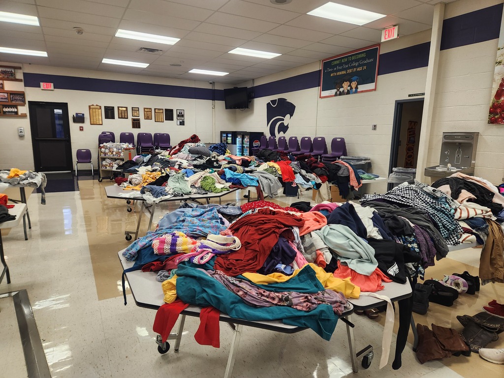 Days of Giving : Free Shopping 8-2 today!