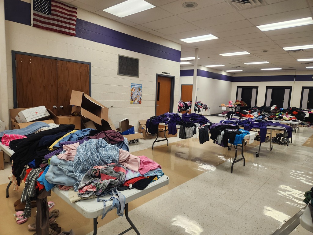 Days of Giving : Free Shopping 8-2 today!