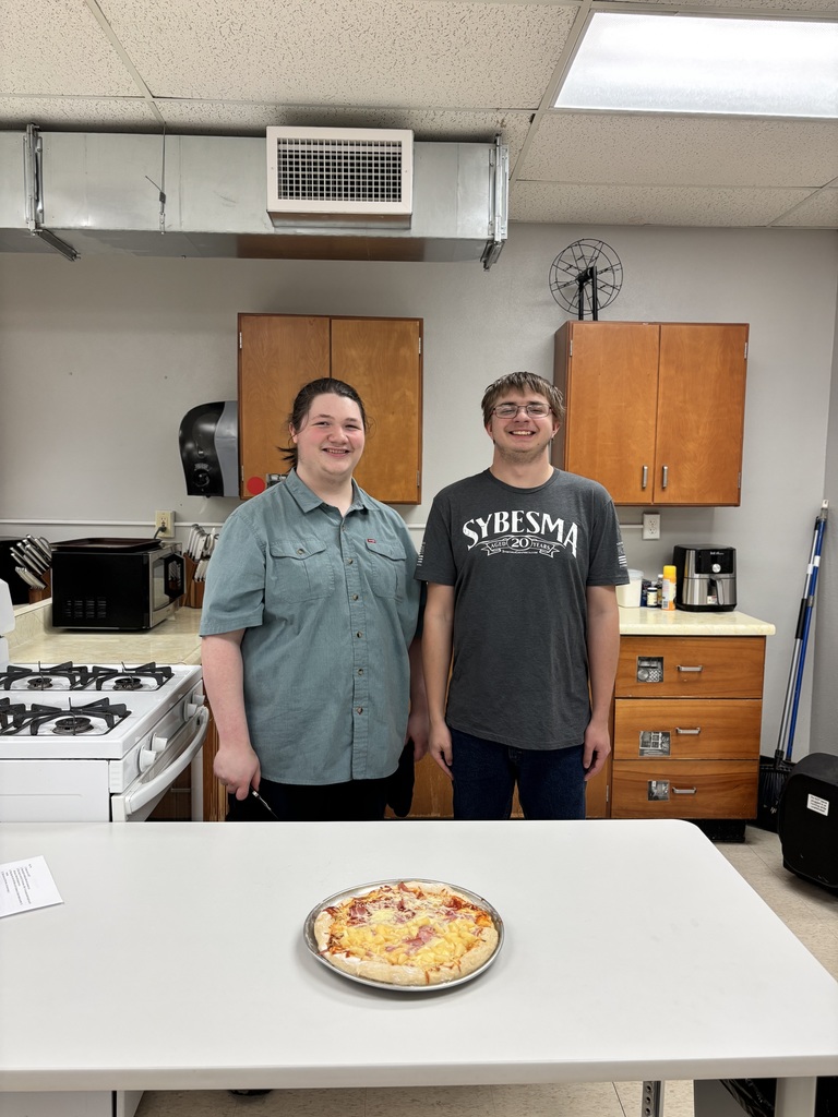 Advanced Foods Students with Pizza