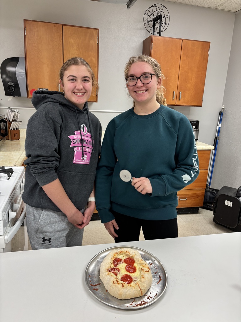 Advanced Foods Students with Pizza