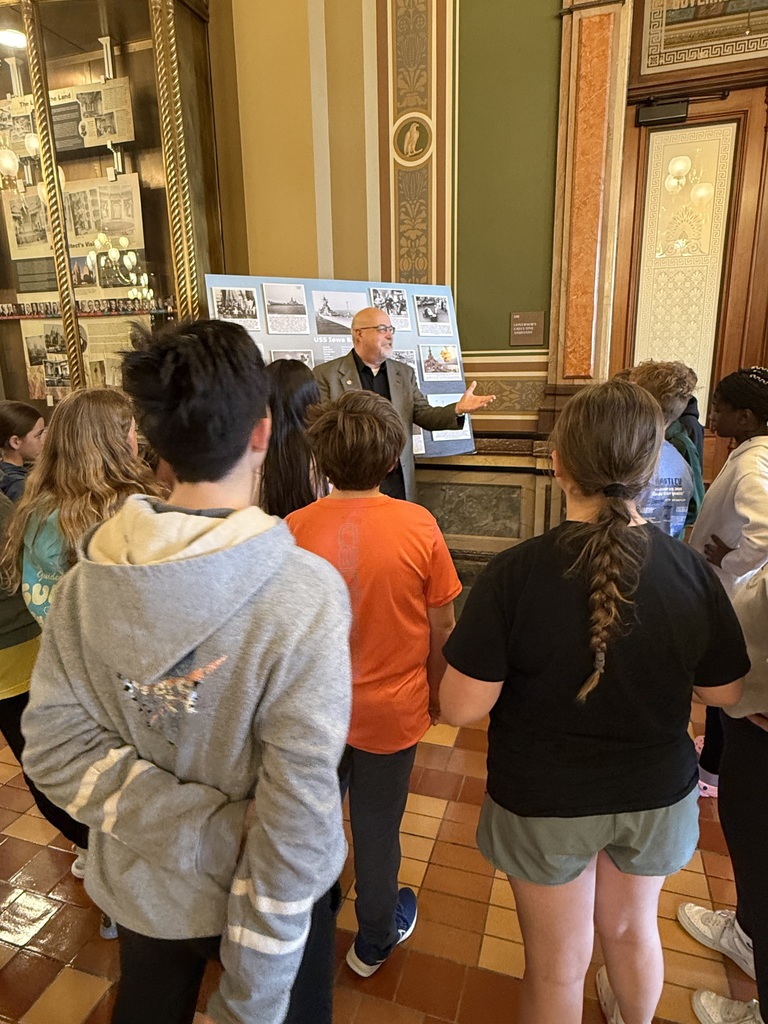 6th Grade Field Trip to Des Moines