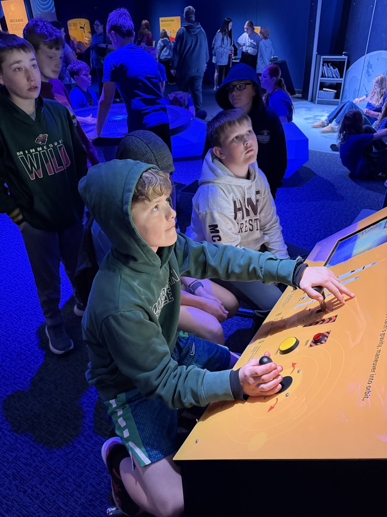 6th Grade Field Trip to Des Moines