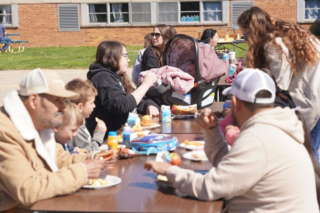 Southeastern Elementary spring cookout