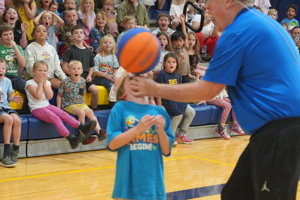 Jim "Basketball" Jones performs for Central Elementary and Hastings Middle School students.