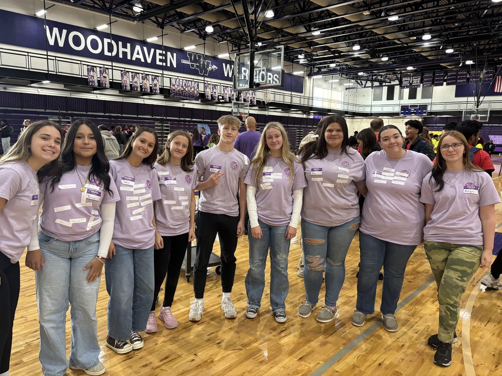 Hastings High School Link Crew leaders pose for a photo in a line.