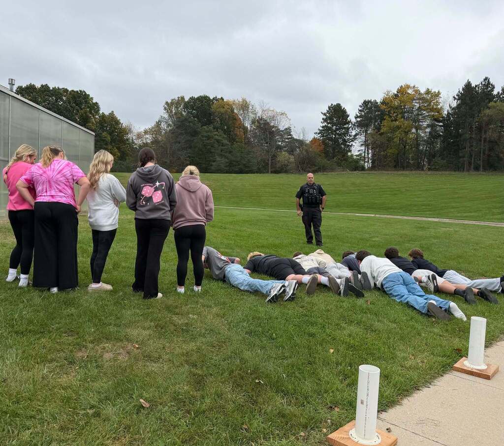 Students learn about K9 units
