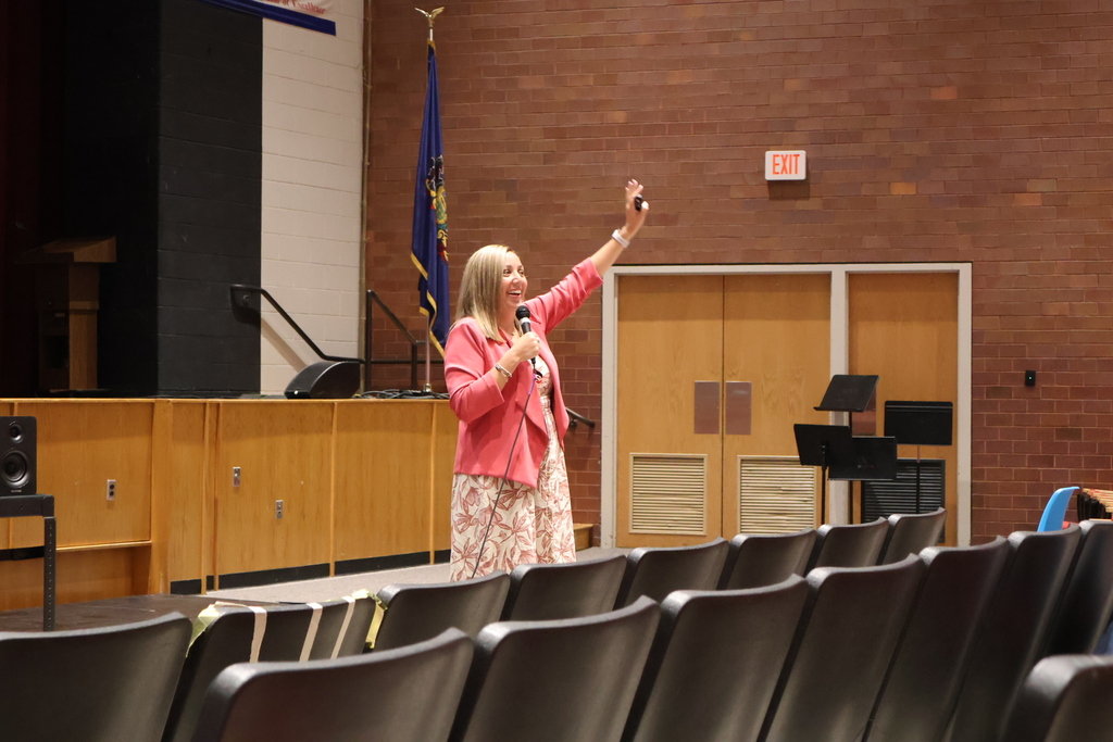 HHHS Principal Angela Whelan addresses parents in the auditorium before they all head to class.