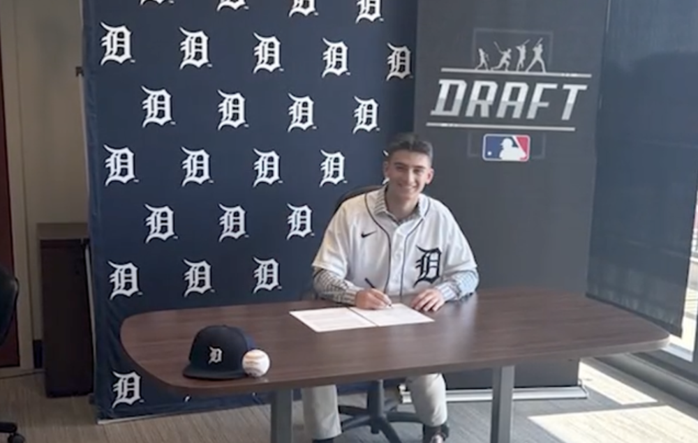 Oliveto signing