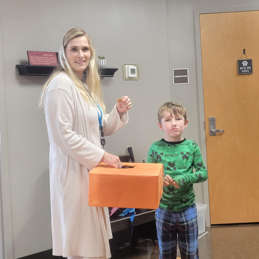 Ryver Scearce picks the winning ticket!