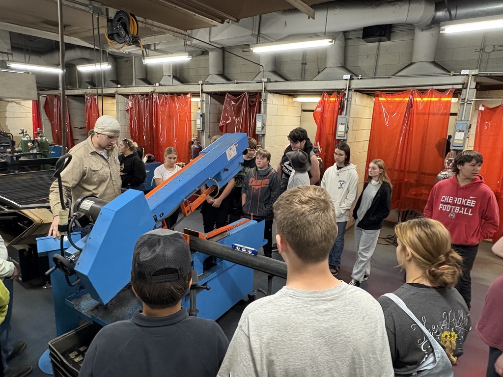 8th Grade Manufacturing Day. TCAT Phipps Bend and Cooper Standard