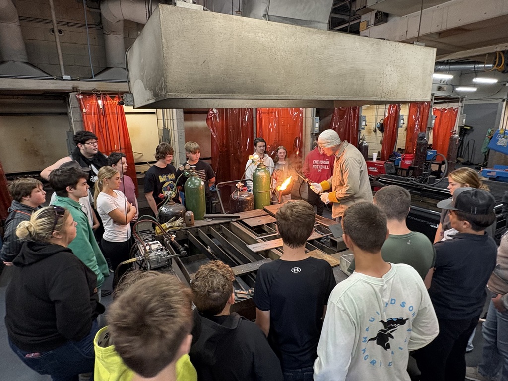 8th Grade Manufacturing Day. TCAT Phipps Bend and Cooper Standard