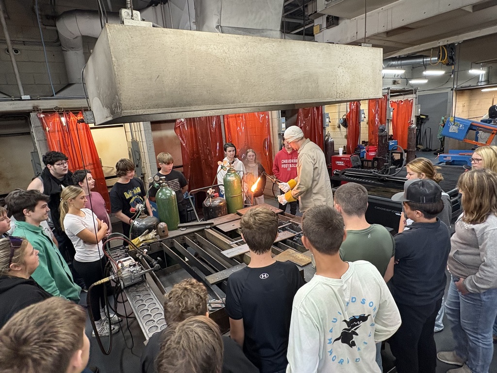 8th Grade Manufacturing Day. TCAT Phipps Bend and Cooper Standard