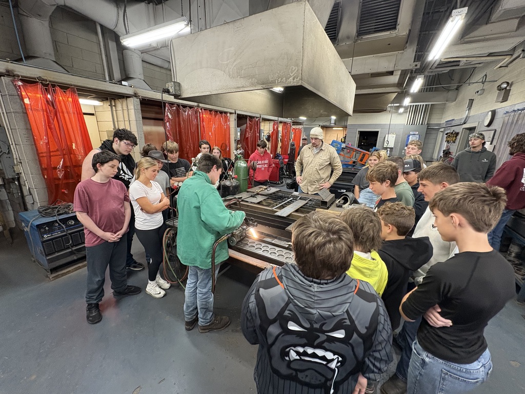 8th Grade Manufacturing Day. TCAT Phipps Bend and Cooper Standard