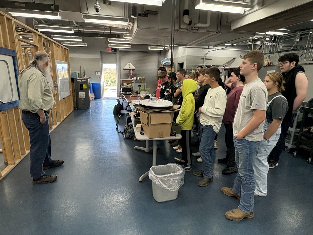 8th Grade Manufacturing Day. TCAT Phipps Bend and Cooper Standard