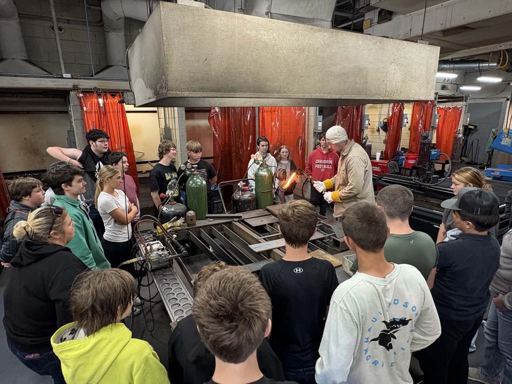 8th Grade Manufacturing Day. TCAT Phipps Bend and Cooper Standard