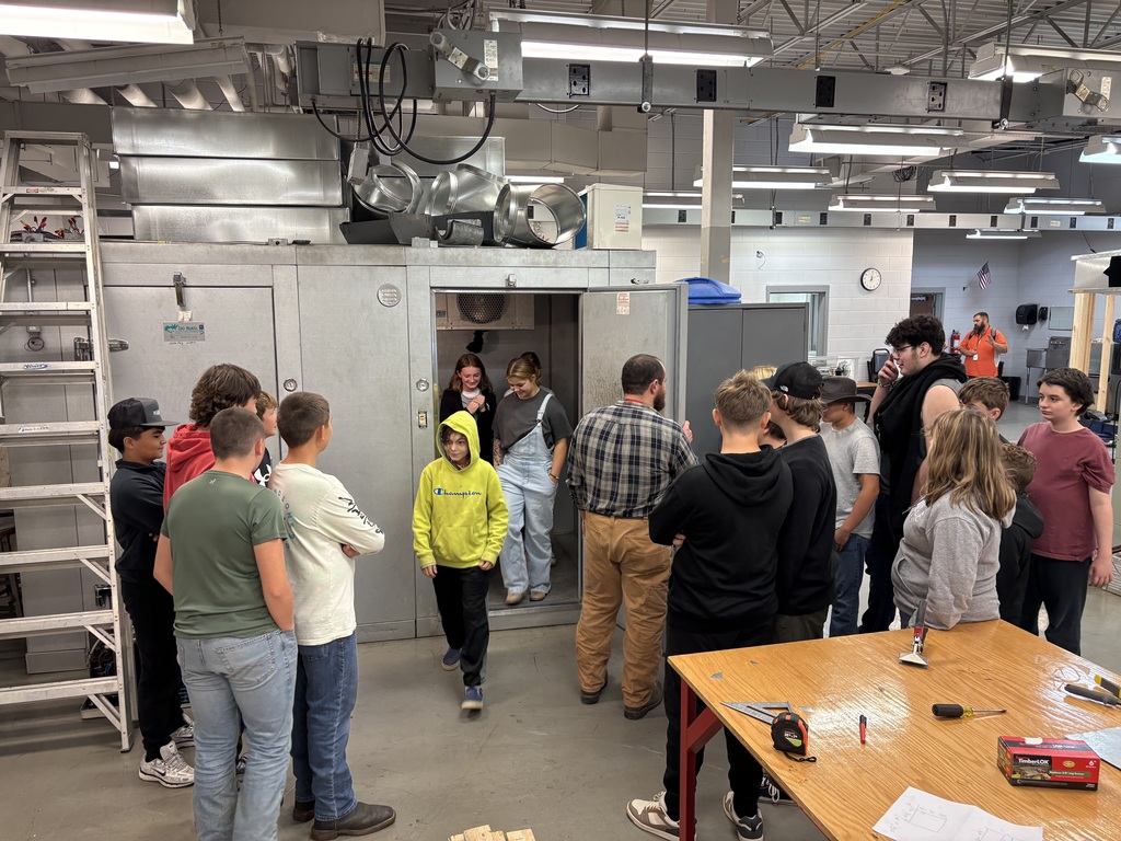 8th Grade Manufacturing Day. TCAT Phipps Bend and Cooper Standard