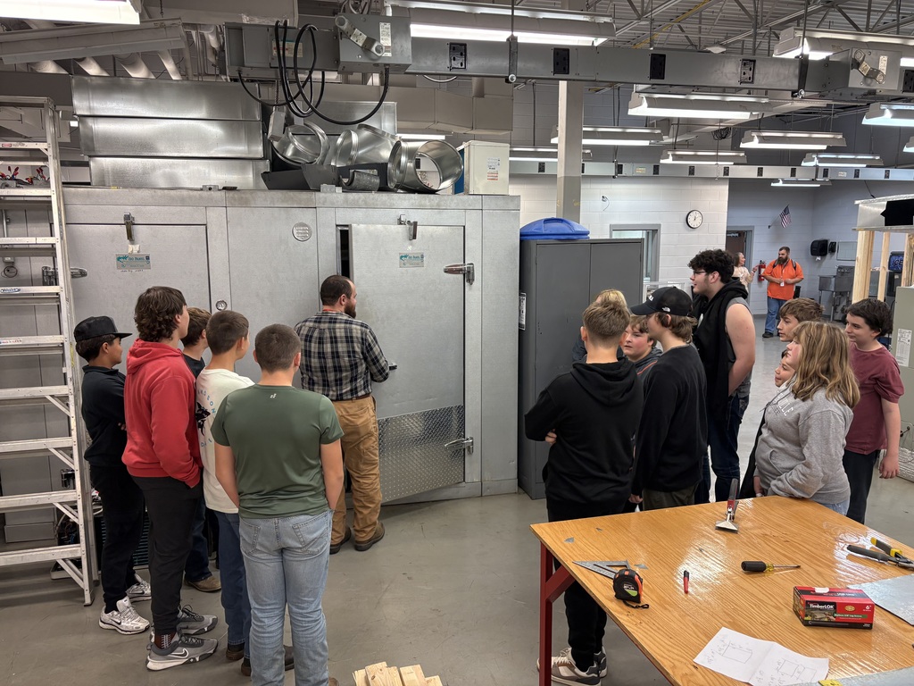 8th Grade Manufacturing Day. TCAT Phipps Bend and Cooper Standard