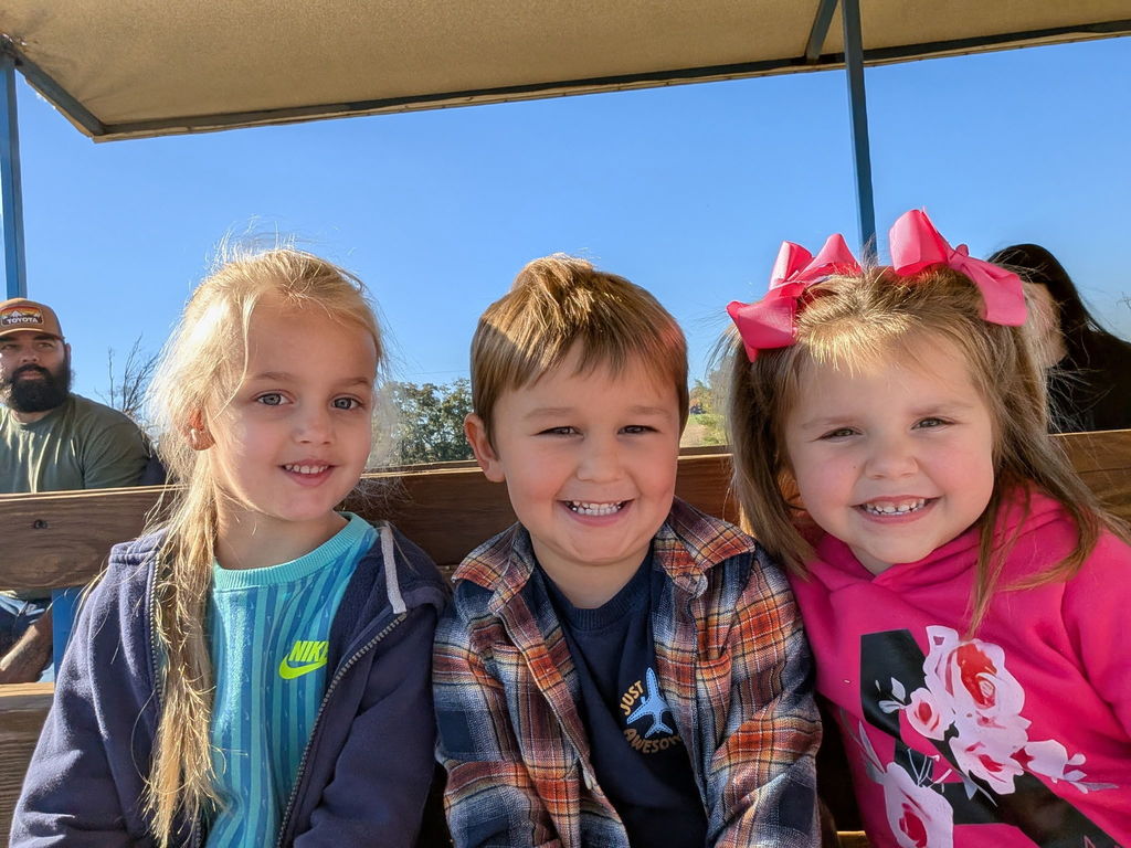 Pre-K field trip to Ballinger Farm.