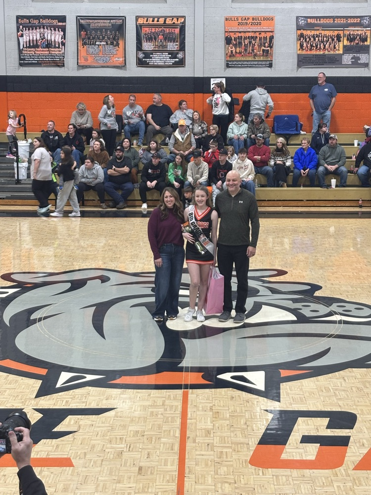 8th Grade Cheerleaders