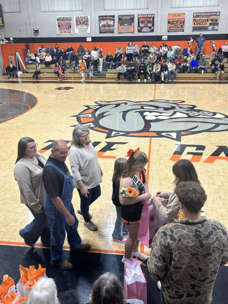 8th Grade Cheerleaders