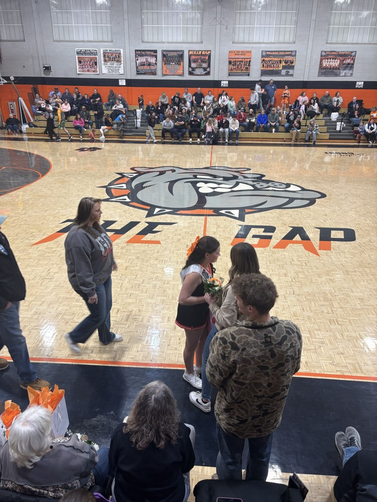 8th Grade Cheerleaders