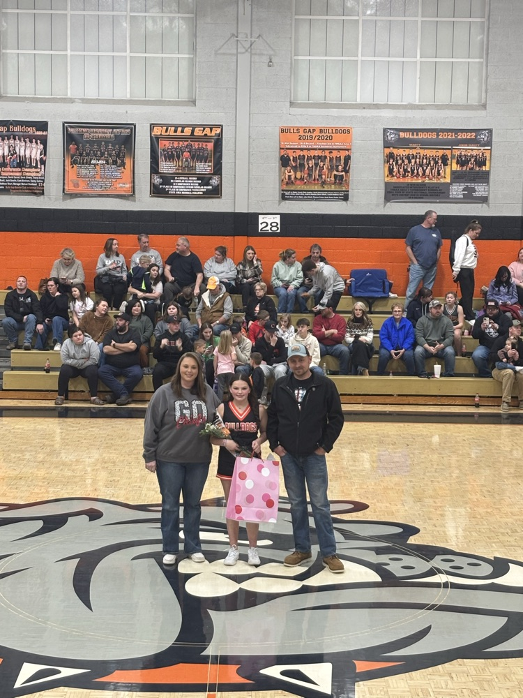 8th Grade Cheerleaders