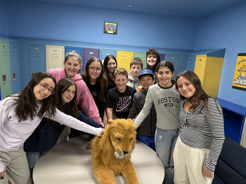 middle school town hall team with lion