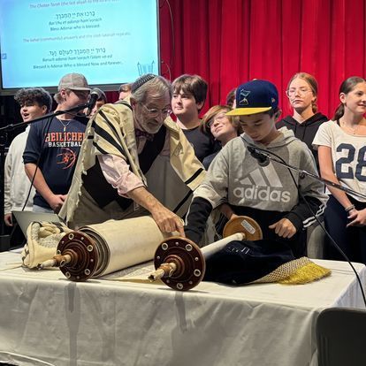 eighth graders read torah