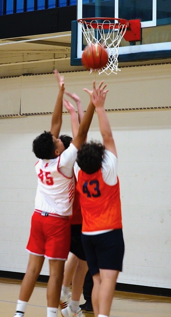 players from each time jump for rebound