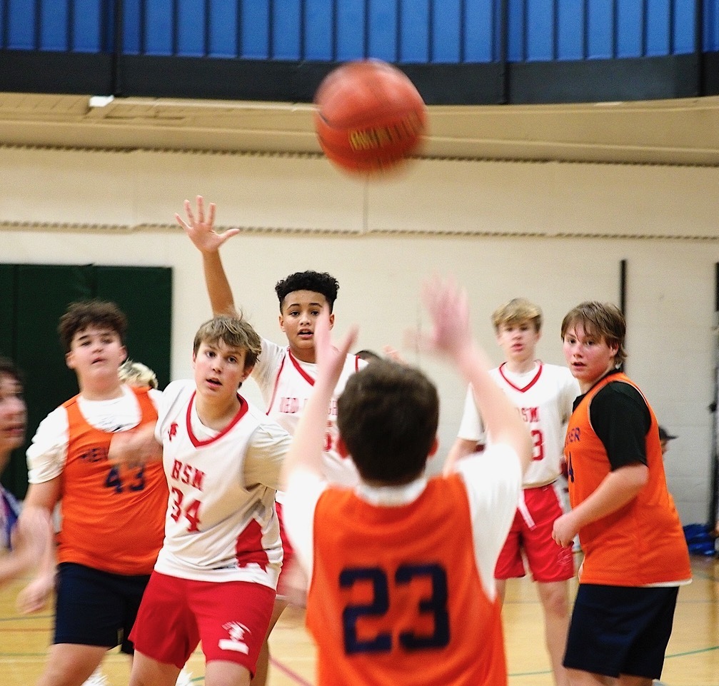 Heilicher basketball player shoots ball
