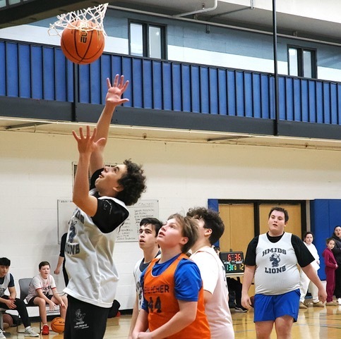 alum jumps for rebound