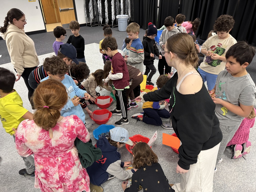 students sort crayons