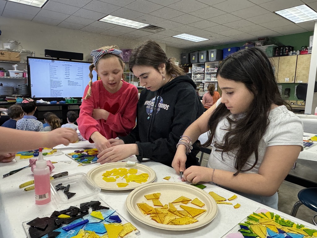 bat sherut and students create drip plates