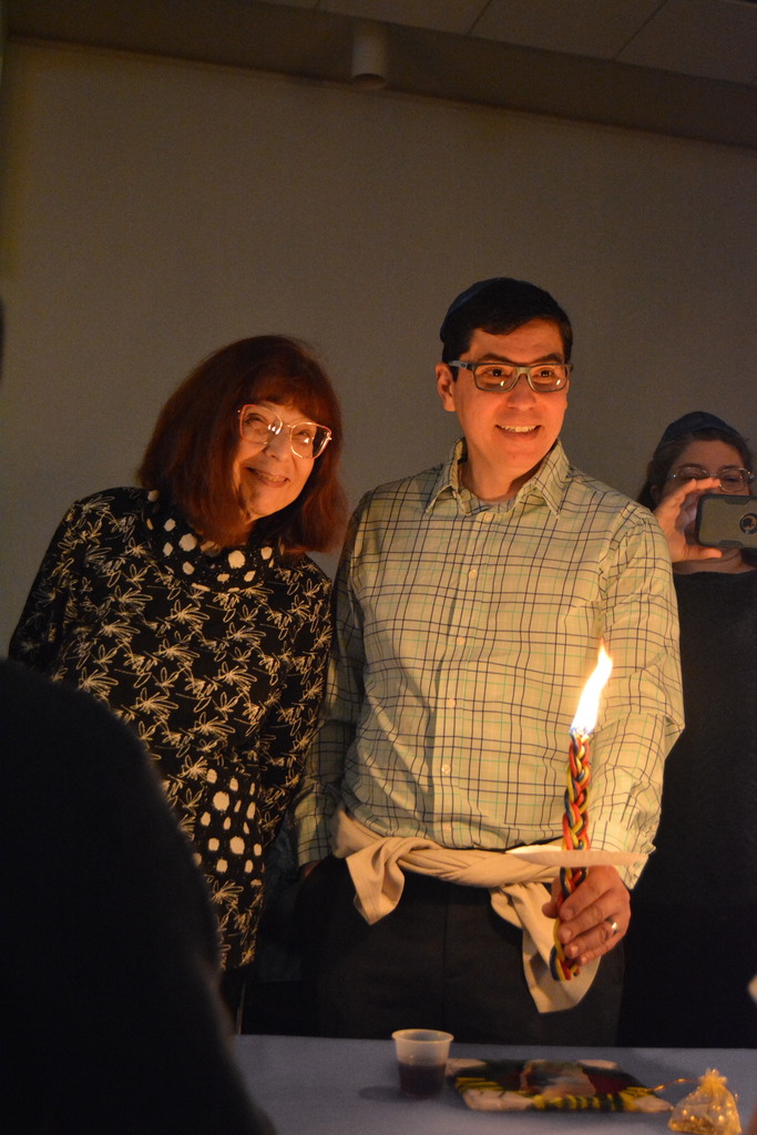 family members hold Havdalah candle