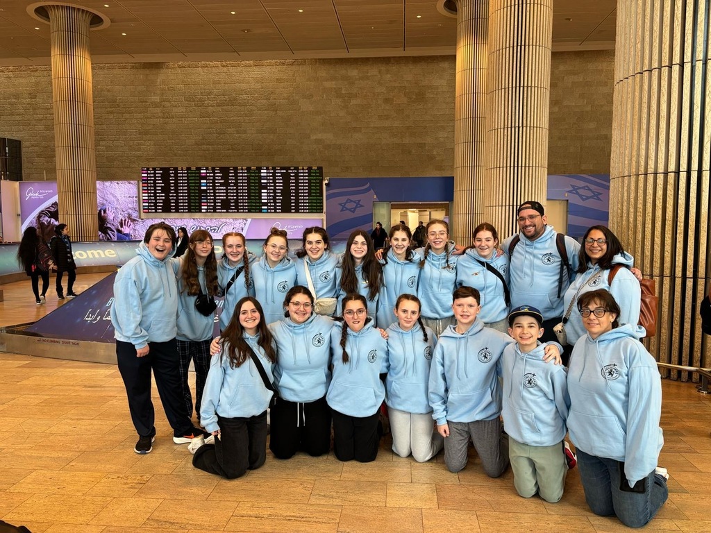 Aliyah Chet students and chaperones pose at Israel airport