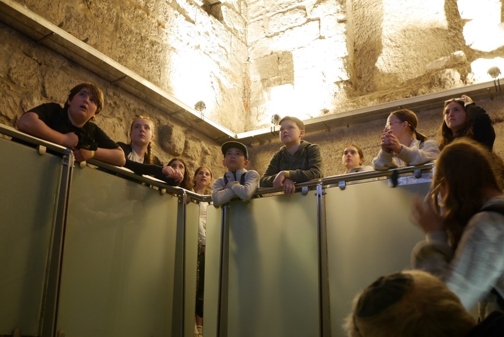 students tour tunnel