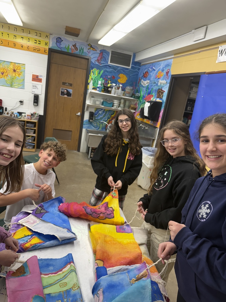 sixth graders tie tzitzit