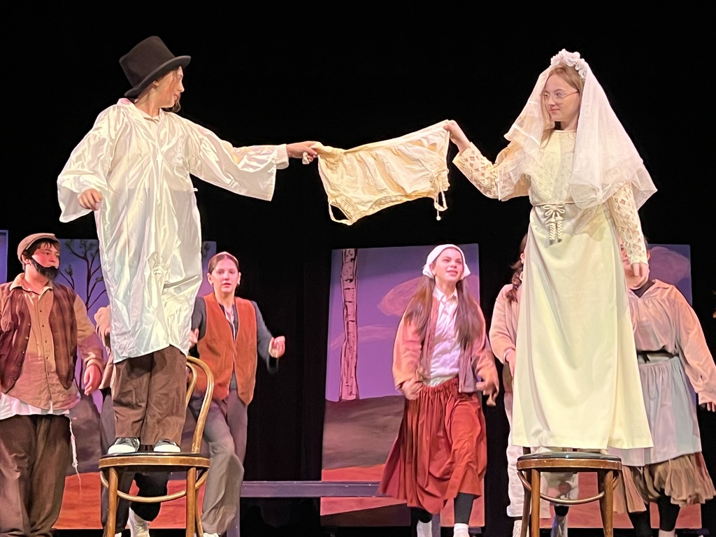 Motel and Tzeitlel wed