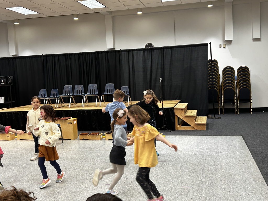 Kindergartners dance